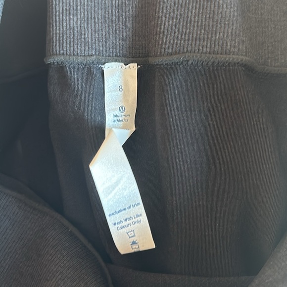 NEW WITH TAGS - Lululemon Ebb & Flow Crop - size 8 - Picture 9 of 10